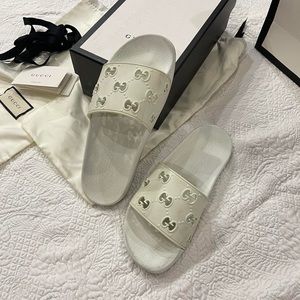 Gucci Women’s Rubber GG Slide Sandal